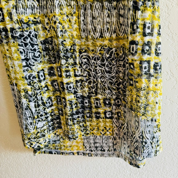 Relativity | yellow black and white pattern tank with zipper back - Picture 3 of 5
